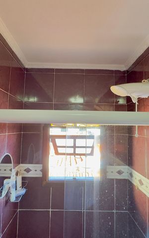 Casa à venda com 170m², 3 quartos e 2 vagas Casa à venda com 170m², 3 quartos e 2 vagasBanheiro 2
