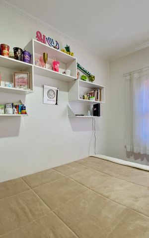 Casa à venda com 170m², 3 quartos e 2 vagas Casa à venda com 170m², 3 quartos e 2 vagasQuarto 1