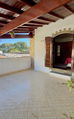 Casa à venda com 170m², 3 quartos e 2 vagas Casa à venda com 170m², 3 quartos e 2 vagasSacada