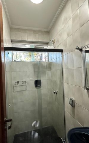 Casa de condomínio para alugar com 520m², 4 quartos e 4 vagasBanheiro de serviço