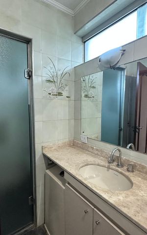 Casa de condomínio para alugar com 520m², 4 quartos e 4 vagasBanheiro Social