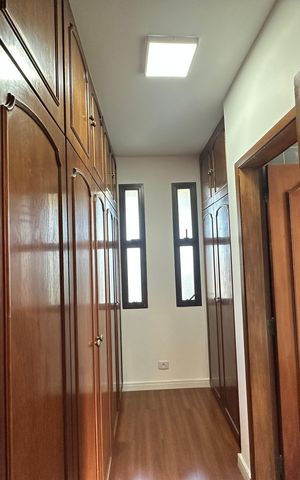 Casa de condomínio para alugar com 520m², 4 quartos e 4 vagasCloset da suíte 2