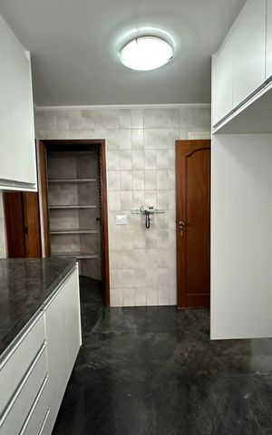 Casa de condomínio para alugar com 520m², 4 quartos e 4 vagasCozinha