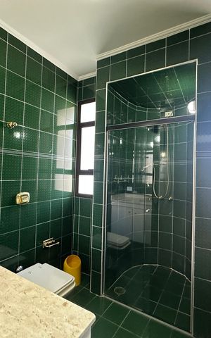 Casa de condomínio para alugar com 520m², 4 quartos e 4 vagasBanheiro da Suíte 3