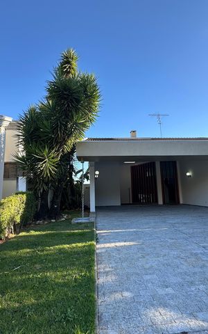 Casa de condomínio para alugar com 520m², 4 quartos e 4 vagasFachada