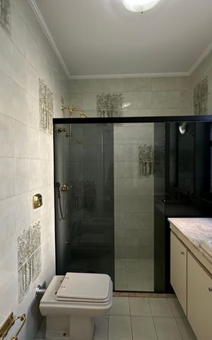 Casa de condomínio para alugar com 520m², 4 quartos e 4 vagasBanheiro da Suíte 4