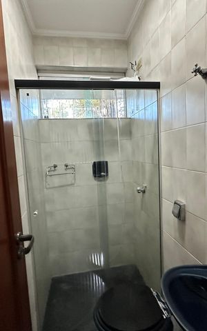Casa de condomínio para alugar com 520m², 4 quartos e 4 vagasBanheiro de serviço