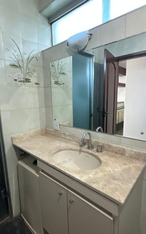 Casa de condomínio para alugar com 520m², 4 quartos e 4 vagasBanheiro Social