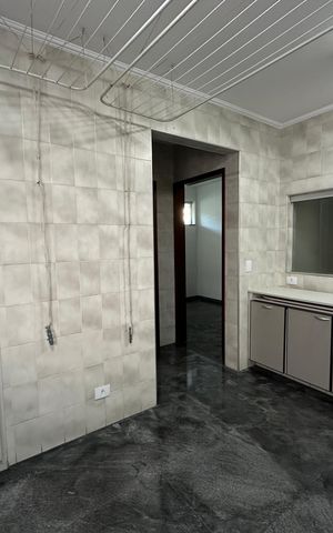 Casa de condomínio para alugar com 520m², 4 quartos e 4 vagasÁrea de Serviço