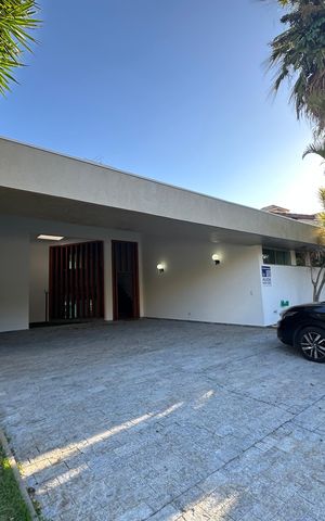 Casa de condomínio para alugar com 520m², 4 quartos e 4 vagasFachada