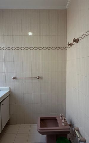 Casa de condomínio para alugar com 520m², 4 quartos e 4 vagasBanheiro da Suíte 1