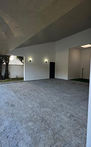 Casa de condomínio para alugar com 520m², 4 quartos e 4 vagasPlaca