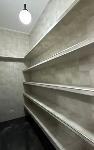 Casa de condomínio para alugar com 520m², 4 quartos e 4 vagasDespensa