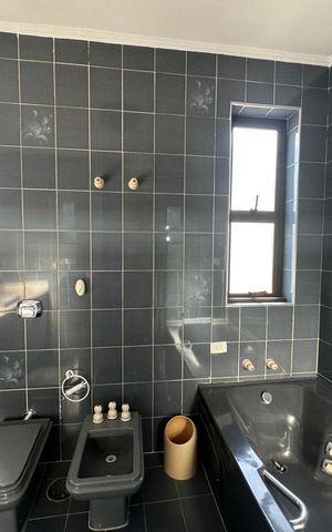 Casa de condomínio para alugar com 520m², 4 quartos e 4 vagasBanheiro da Suíte 2
