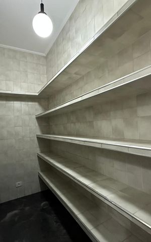 Casa de condomínio para alugar com 520m², 4 quartos e 4 vagasDespensa
