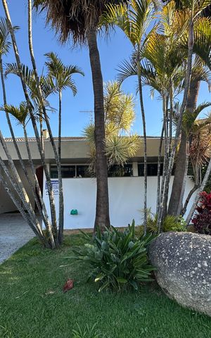 Casa de condomínio para alugar com 520m², 4 quartos e 4 vagasFachada