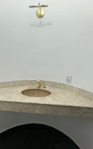 Casa de condomínio para alugar com 520m², 4 quartos e 4 vagasLavabo
