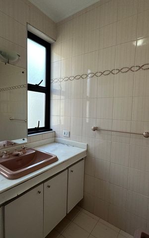 Casa de condomínio para alugar com 520m², 4 quartos e 4 vagasBanheiro da Suíte 1