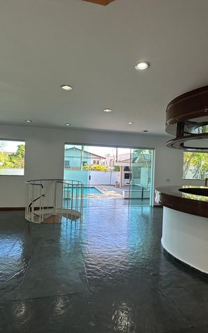 Casa de condomínio para alugar com 520m², 4 quartos e 4 vagasSala