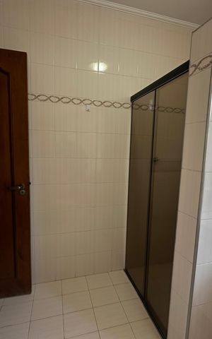 Casa de condomínio para alugar com 520m², 4 quartos e 4 vagasBanheiro da Suíte 1