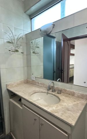 Casa de condomínio para alugar com 520m², 4 quartos e 4 vagasBanheiro Social