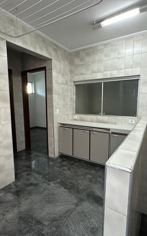 Casa de condomínio para alugar com 520m², 4 quartos e 4 vagasÁrea de Serviço