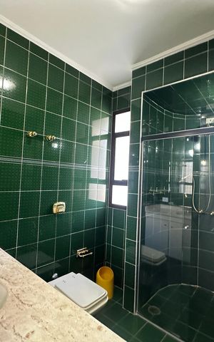 Casa de condomínio para alugar com 520m², 4 quartos e 4 vagasBanheiro da Suíte 3