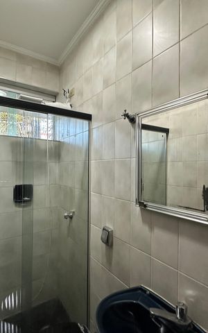 Casa de condomínio para alugar com 520m², 4 quartos e 4 vagasBanheiro de serviço