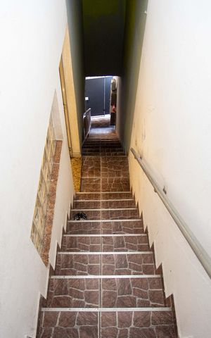Casa à venda com 90m², 1 quarto e sem vagaEscada