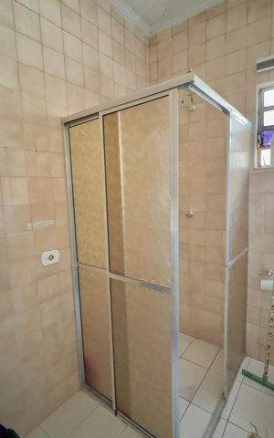 Casa à venda com 100m², 5 quartos e 2 vagas Casa à venda com 100m², 5 quartos e 2 vagasBanheiro 1