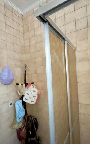 Casa à venda com 100m², 5 quartos e 2 vagas Casa à venda com 100m², 5 quartos e 2 vagasBanheiro 1