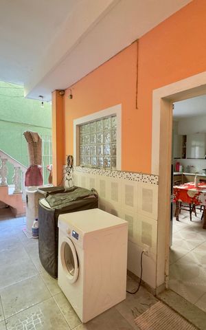 Casa à venda com 100m², 5 quartos e 2 vagas Casa à venda com 100m², 5 quartos e 2 vagasÁrea de Serviço