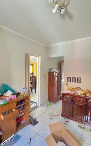 Casa à venda com 100m², 5 quartos e 2 vagas Casa à venda com 100m², 5 quartos e 2 vagasQuarto 6