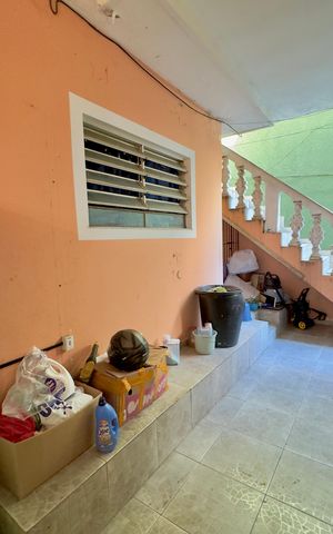 Casa à venda com 100m², 5 quartos e 2 vagas Casa à venda com 100m², 5 quartos e 2 vagasÁrea de Serviço