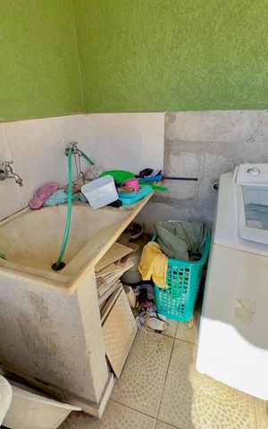 Casa à venda com 100m², 5 quartos e 2 vagas Casa à venda com 100m², 5 quartos e 2 vagasÁrea de Serviço