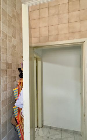 Casa à venda com 100m², 5 quartos e 2 vagas Casa à venda com 100m², 5 quartos e 2 vagasBanheiro 1