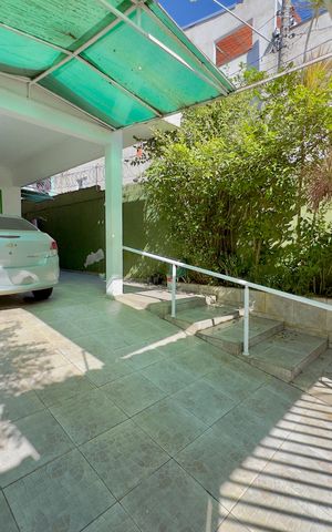 Casa à venda com 100m², 5 quartos e 2 vagas Casa à venda com 100m², 5 quartos e 2 vagasGaragem