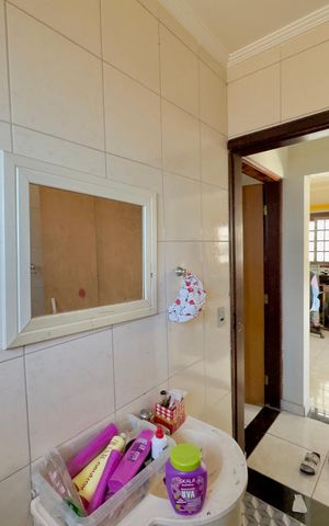 Casa à venda com 100m², 5 quartos e 2 vagas Casa à venda com 100m², 5 quartos e 2 vagasBanheiro 2