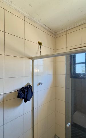 Casa à venda com 100m², 5 quartos e 2 vagas Casa à venda com 100m², 5 quartos e 2 vagasBanheiro 3