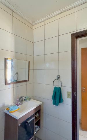 Casa à venda com 100m², 5 quartos e 2 vagas Casa à venda com 100m², 5 quartos e 2 vagasBanheiro 3