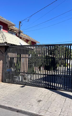Casa de condomínio para alugar com 227m², 3 quartos e 2 vagas Casa de condomínio para alugar com 227m², 3 quartos e 2 vagasFachada