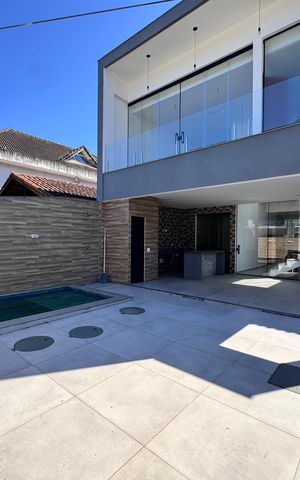 Casa de condomínio para alugar com 227m², 3 quartos e 2 vagas Casa de condomínio para alugar com 227m², 3 quartos e 2 vagasFachada