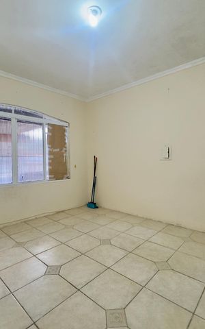 Casa à venda com 145m², 2 quartos e 2 vagas Casa à venda com 145m², 2 quartos e 2 vagasSala