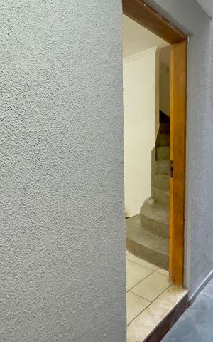 Casa à venda com 145m², 2 quartos e 2 vagas Casa à venda com 145m², 2 quartos e 2 vagasCorredor externo