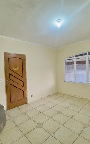 Casa à venda com 145m², 2 quartos e 2 vagas Casa à venda com 145m², 2 quartos e 2 vagasSala