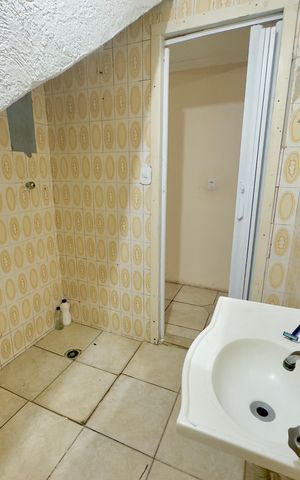 Casa à venda com 145m², 2 quartos e 2 vagas Casa à venda com 145m², 2 quartos e 2 vagasBanheiro 2