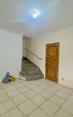 Casa à venda com 145m², 2 quartos e 2 vagas Casa à venda com 145m², 2 quartos e 2 vagasSala