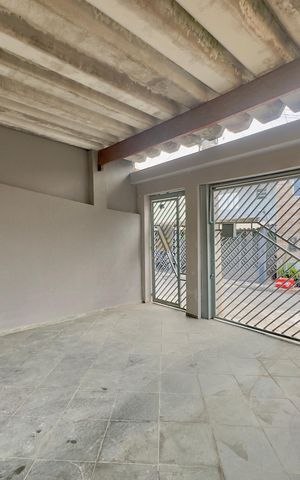 Casa à venda com 145m², 2 quartos e 2 vagas Casa à venda com 145m², 2 quartos e 2 vagasGaragem