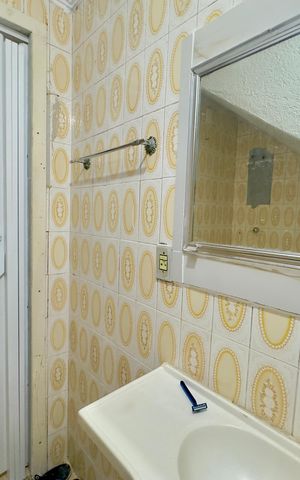Casa à venda com 145m², 2 quartos e 2 vagas Casa à venda com 145m², 2 quartos e 2 vagasBanheiro 2