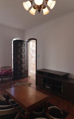 Casa para alugar com 200m², 3 quartos e 2 vagasSala